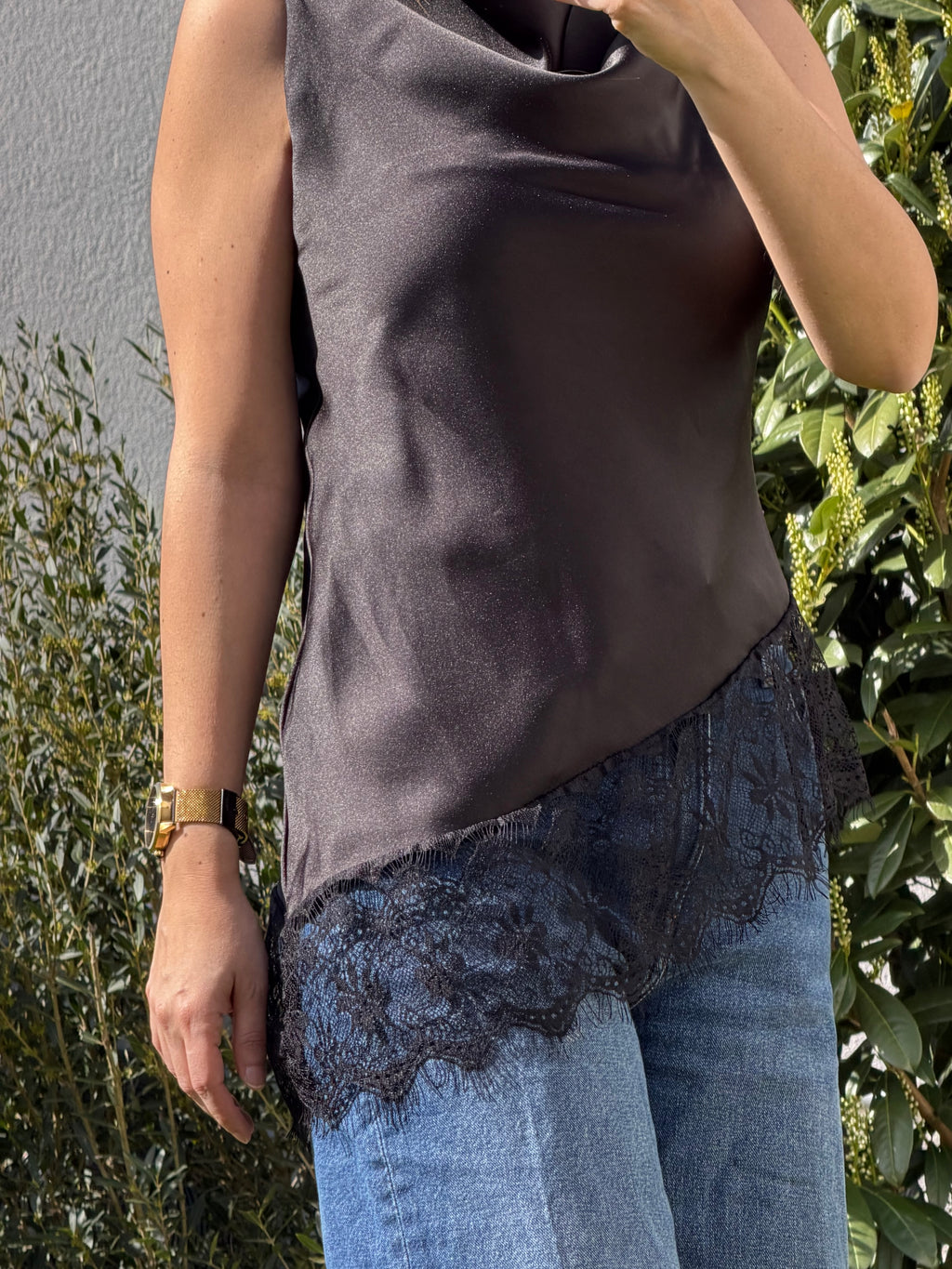 Top asymétrique